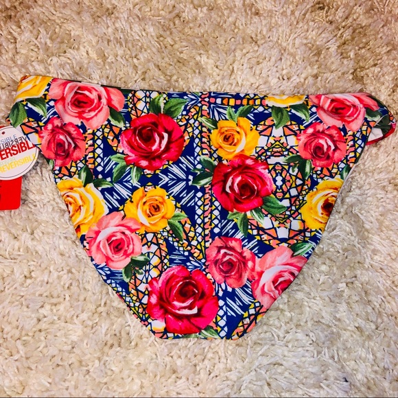 NWT Reversible floral flower/ stripe bikini bottom - Picture 4 of 5
